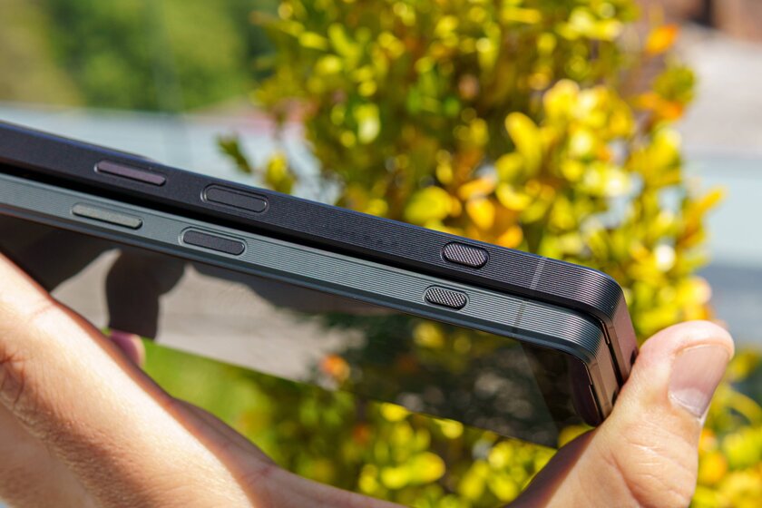 Это точно новый флагман? Обзор Sony Xperia 1 VII — искать улучшения придётся с лупой — Дизайн корпуса. 4