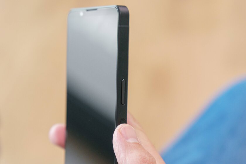 Это точно новый флагман? Обзор Sony Xperia 1 VII — искать улучшения придётся с лупой — Дизайн корпуса. 8
