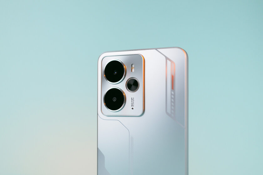Ещё в школе я мечтал о таком телефоне! Обзор realme 14 5G — присмотритесь ко «вспышке» и начинке