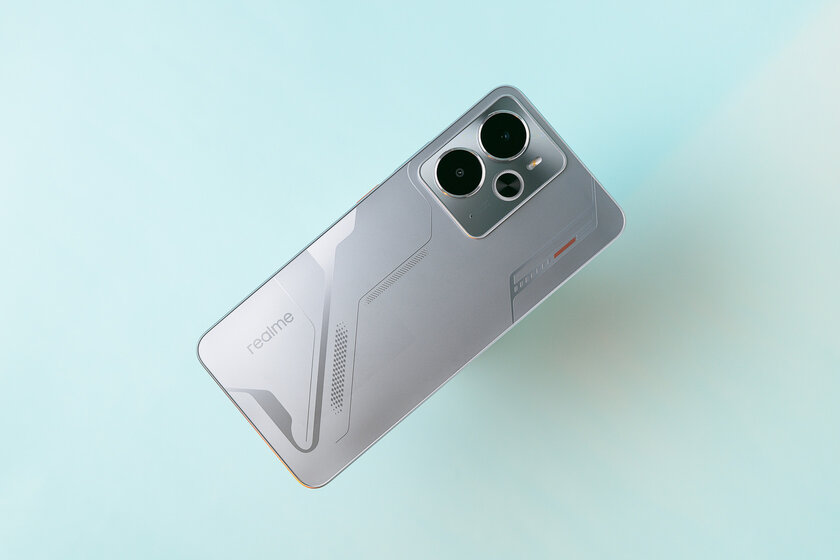 Ещё в школе я мечтал о таком телефоне! Обзор realme 14 5G — присмотритесь ко «вспышке» и начинке — Дизайн. 1