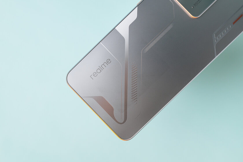 Ещё в школе я мечтал о таком телефоне! Обзор realme 14 5G — присмотритесь ко «вспышке» и начинке — Дизайн. 2