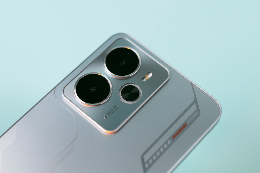 Ещё в школе я мечтал о таком телефоне! Обзор realme 14 5G — присмотритесь ко «вспышке» и начинке — Дизайн. 3