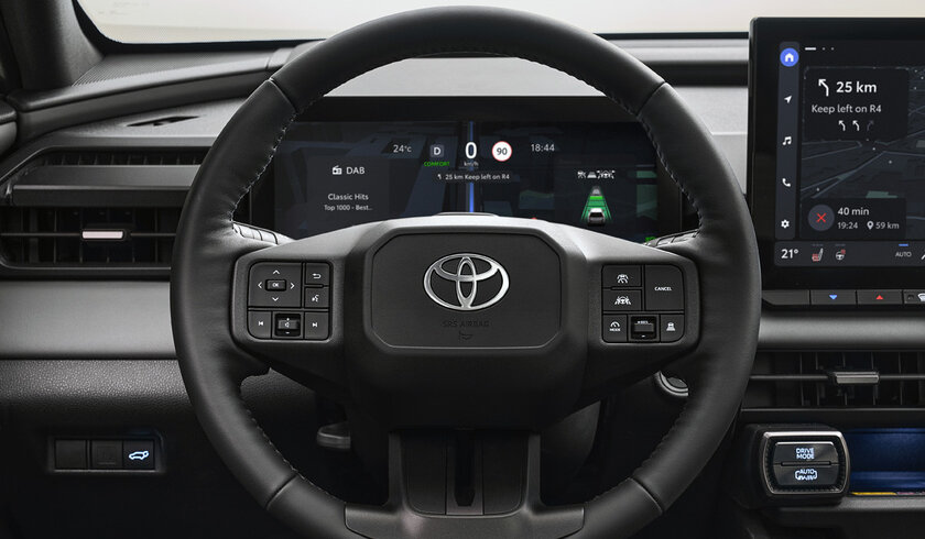 Гибрид с обновлённым интерьером: представлен кроссовер Toyota RAV4 шестого поколения