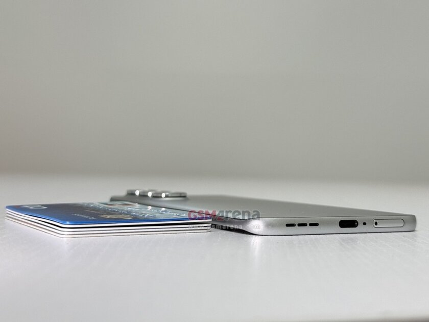 Визуально даже тоньше Galaxy S25 Edge — Infinix Hot 60 Pro+ сравнили с самым тонким флагманом