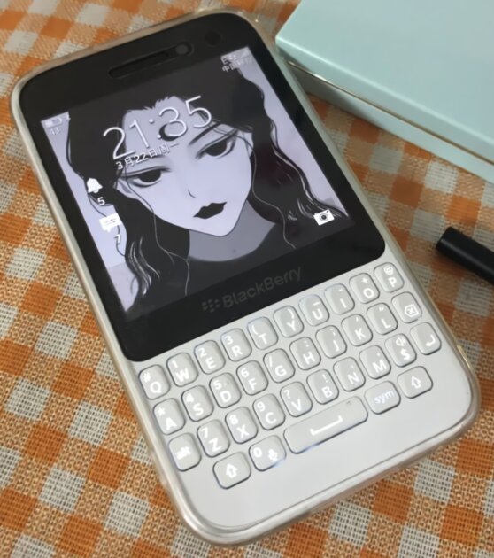 ВАУ! Этот BlackBerry и сейчас выглядит стильно