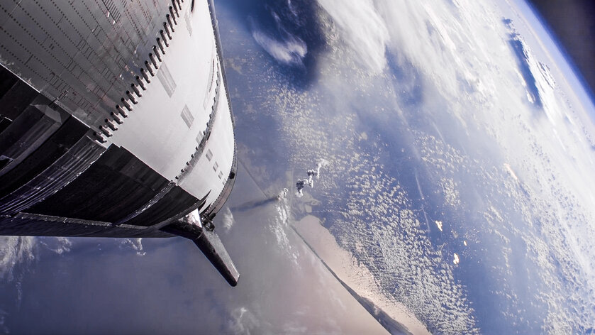 Такого вы точно не видели! Фото и видео полёта ракеты Starship из двигательного отсека