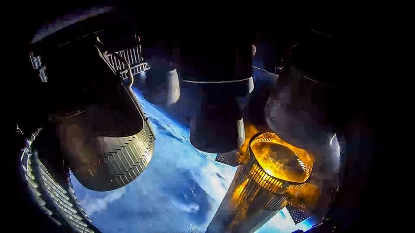 Такого вы точно не видели! Фото и видео полёта ракеты Starship из двигательного отсека