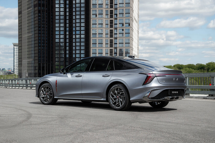 В Россию прибыл премиальный лифтбек HONGQI H6: комплектации и цены