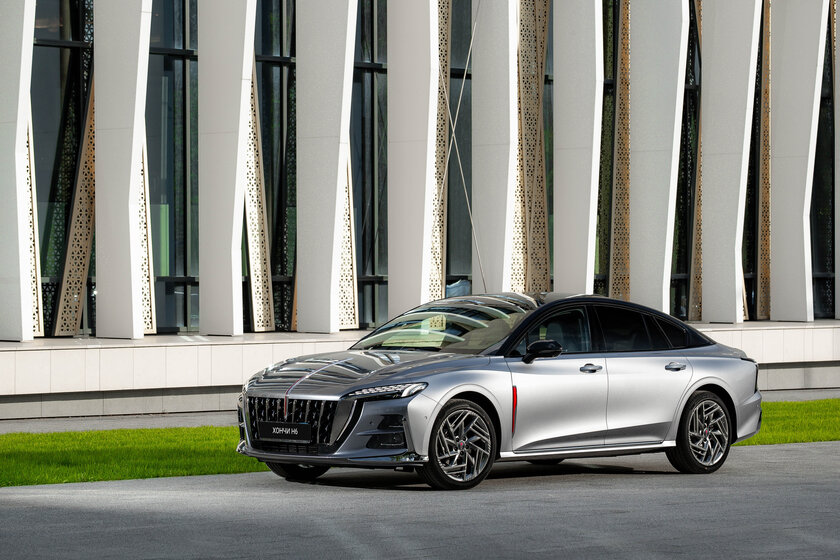 В Россию прибыл премиальный лифтбек HONGQI H6: комплектации и цены