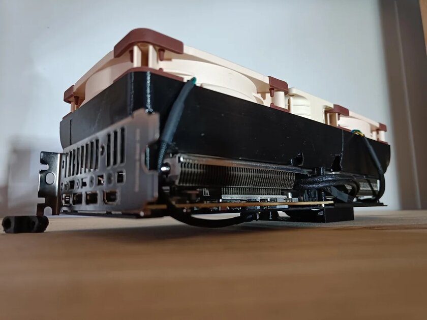 Так выглядит RTX 5060 Ti на 16 ГБ с кастомным охлаждением: да, здесь 4 вентилятора