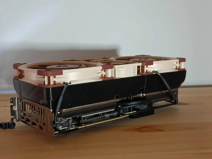 Так выглядит RTX 5060 Ti на 16 ГБ с кастомным охлаждением: да, здесь 4 вентилятора