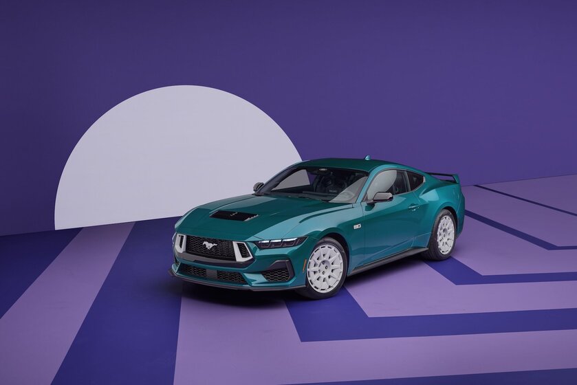 Ford выпустил спецверсию Mustang FX с элементами дизайна из 80-х