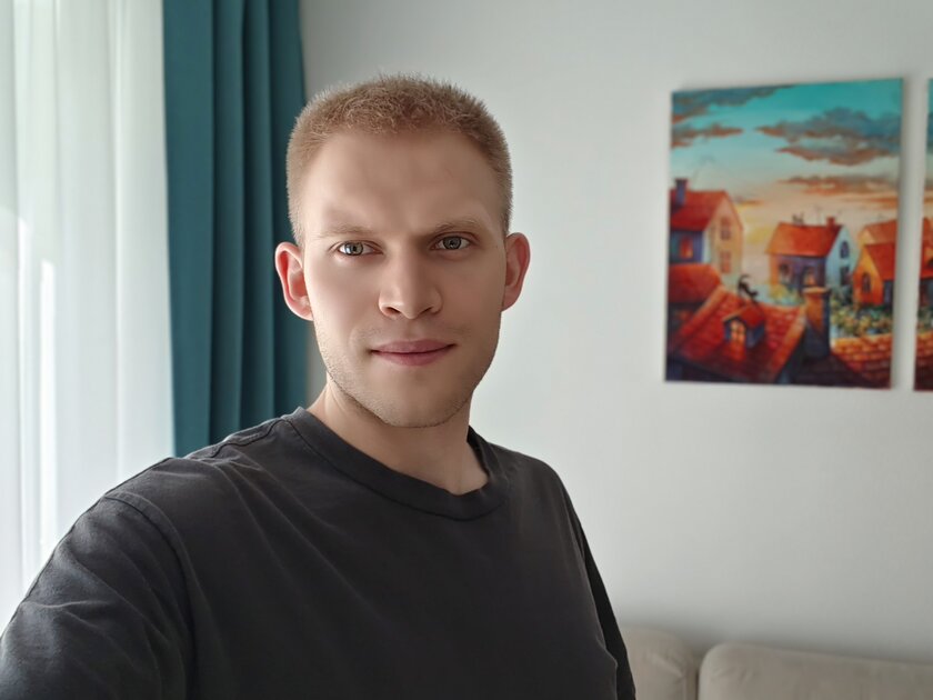 Я не поверил глазам, это невозможный смартфон. Обзор iQOO Z10 на 7300 мА⋅ч — тонкий (!) и мощный