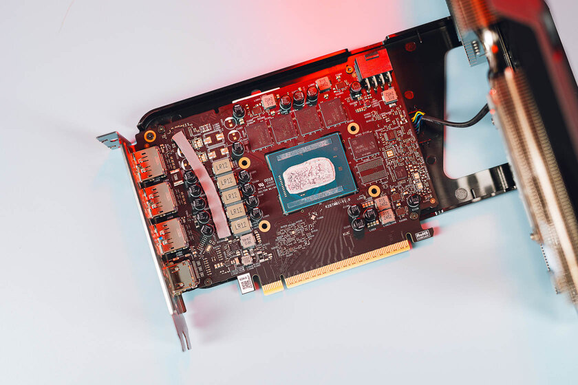 Доступная видеокарта с 10 ГБ и мощным охлаждением: обзор MAXSUN Intel Arc B570 Milestone 10G