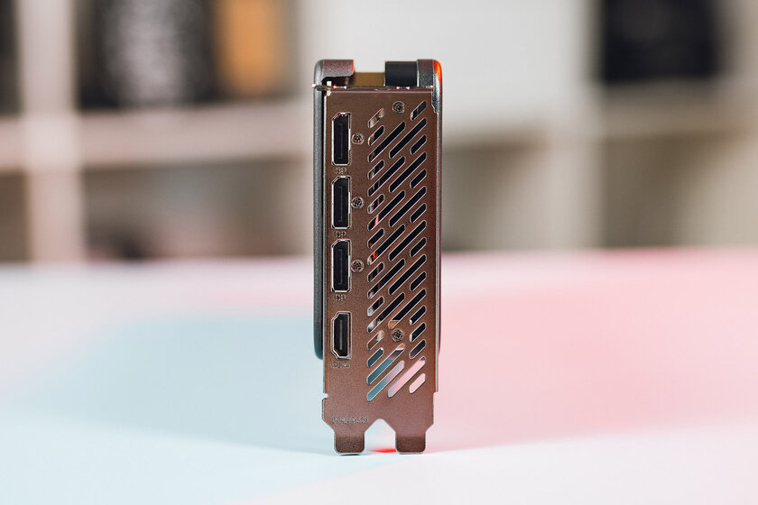 Доступная видеокарта с 10 ГБ и мощным охлаждением: обзор MAXSUN Intel Arc B570 Milestone 10G
