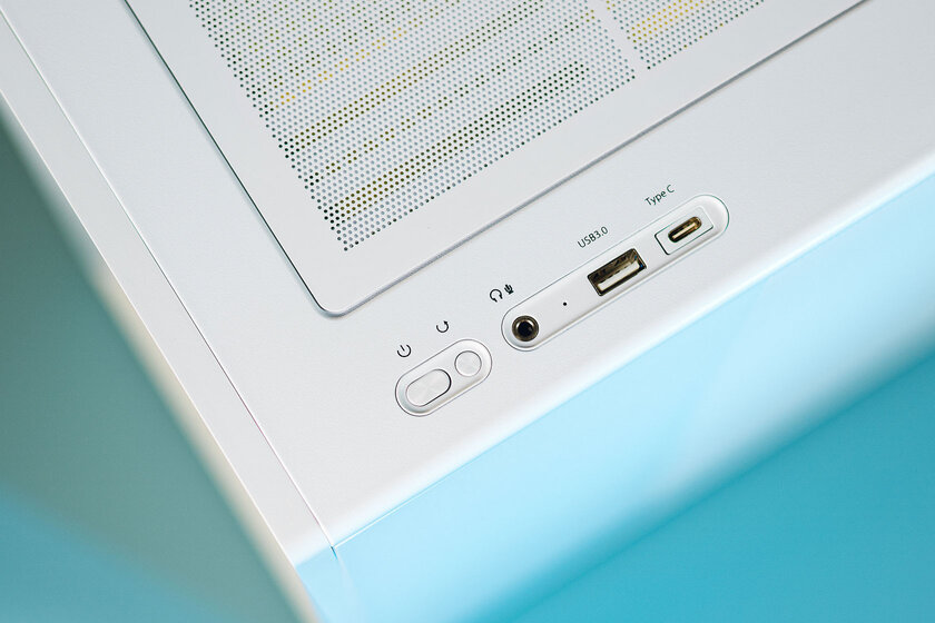 Панель из дерева, море места и защита от пыли: обзор Zalman P10 NAMU WHITE