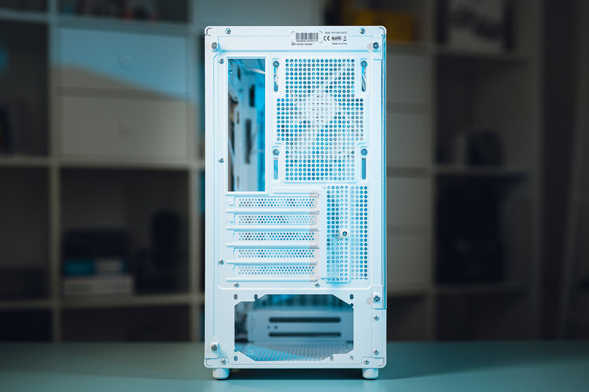 Панель из дерева, море места и защита от пыли: обзор Zalman P10 NAMU WHITE