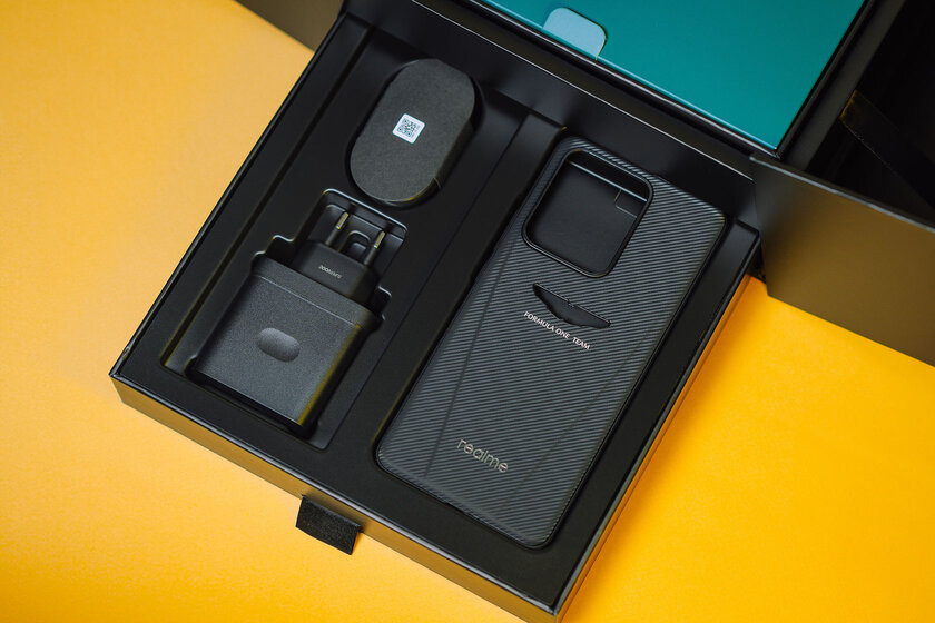 Богато, стильно и с шильдиком Aston Martin: обзор realme GT 7 Dream Edition — Автономность и зарядка. 2