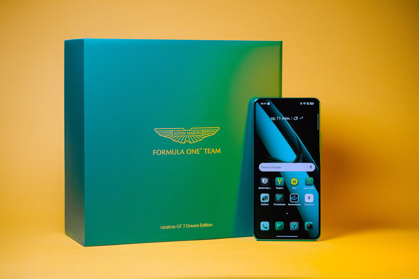 Богато, стильно и с шильдиком Aston Martin: обзор realme GT 7 Dream Edition — Дизайн. 1