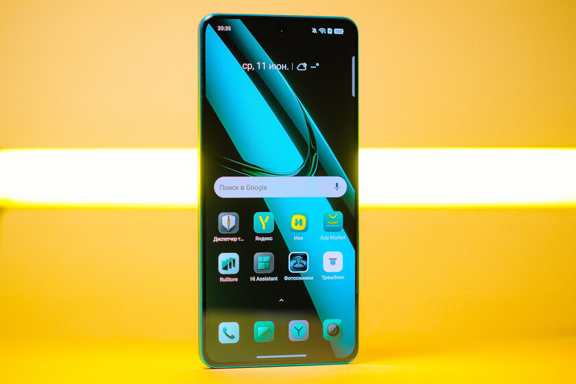Богато, стильно и с шильдиком Aston Martin: обзор realme GT 7 Dream Edition — Дисплей. 1