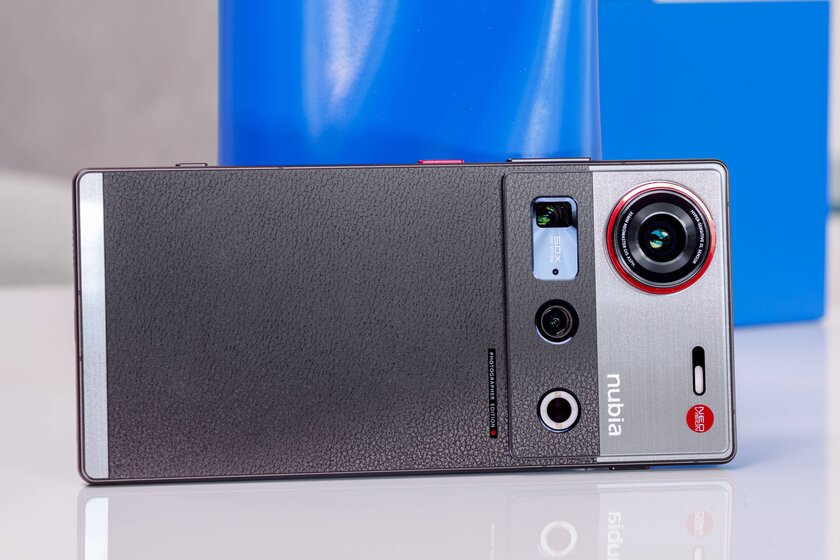 Такой камеры больше ни у кого нет. Обзор nubia Z70S Ultra — во многом уникальный смартфон — Дизайн. 1