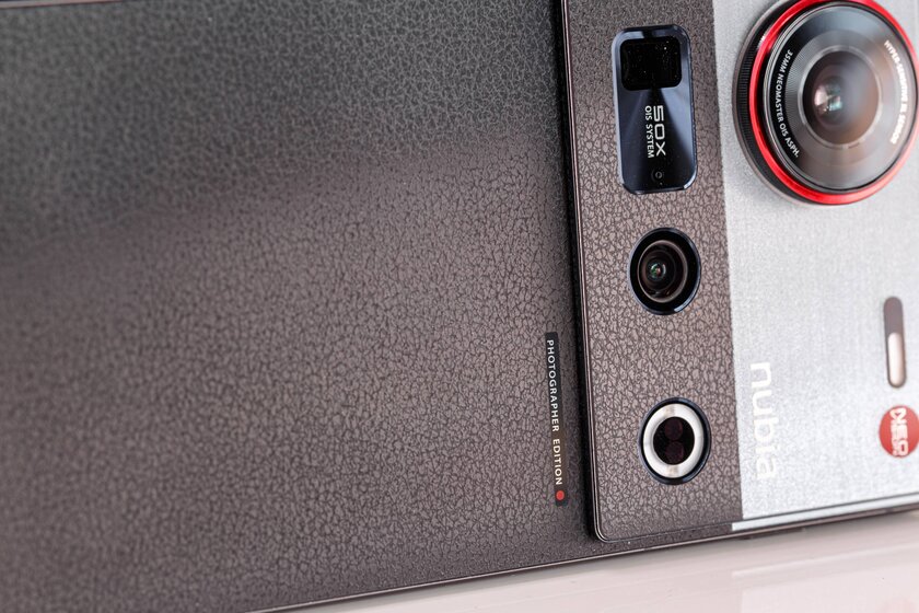 Такой камеры больше ни у кого нет. Обзор nubia Z70S Ultra — во многом уникальный смартфон — Дизайн. 2