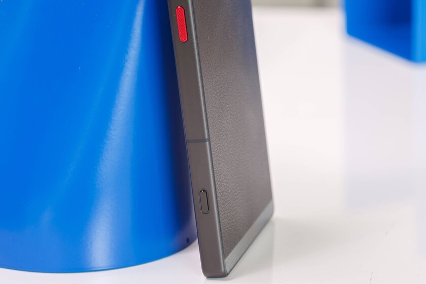 Такой камеры больше ни у кого нет. Обзор nubia Z70S Ultra — во многом уникальный смартфон — Дизайн. 4