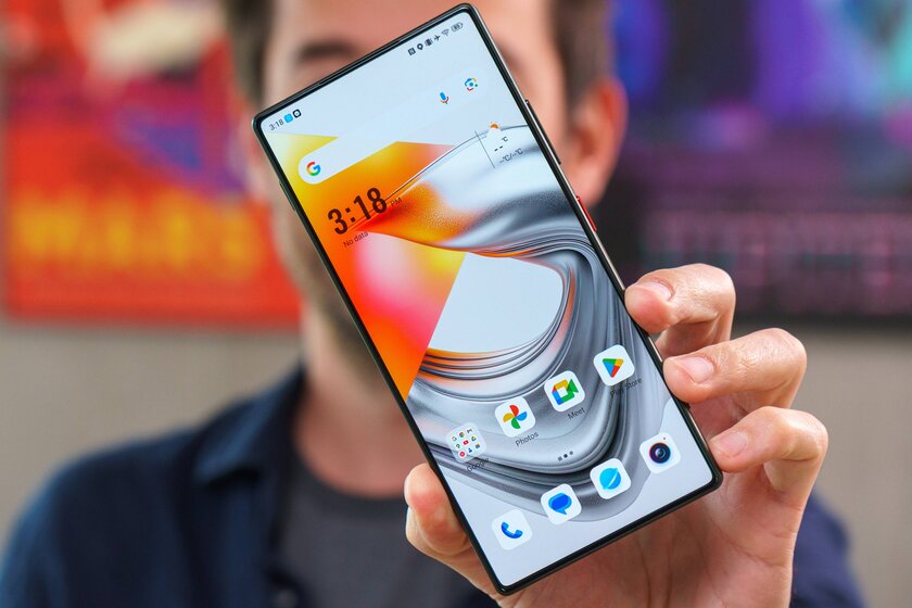 Такой камеры больше ни у кого нет. Обзор nubia Z70S Ultra — во многом уникальный смартфон — Дисплей. 1