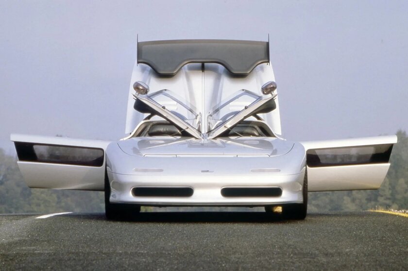 Как вам дизайн салона Italdesign Aztec — концеп-кара 1988 года?