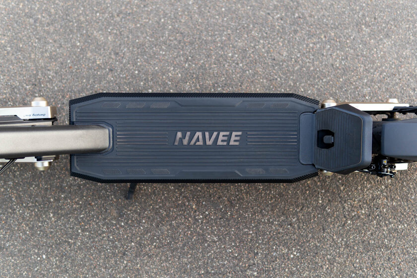 75 км на одном заряде, мощный мотор и атмосферная подсветка: обзор Navee ST3 Pro