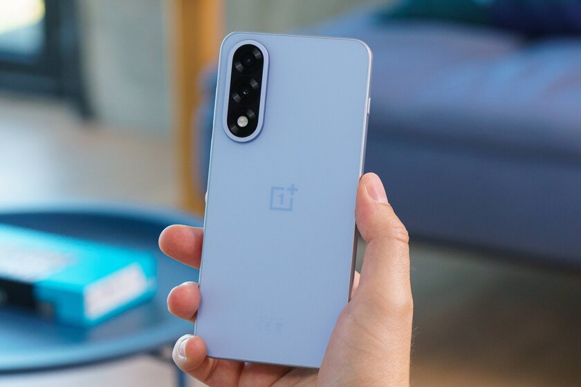Обзор OnePlus Nord 5 — умудрились сделать и хуже, и лучше одновременно. Вот что из этого вышло — Дизайн. 2