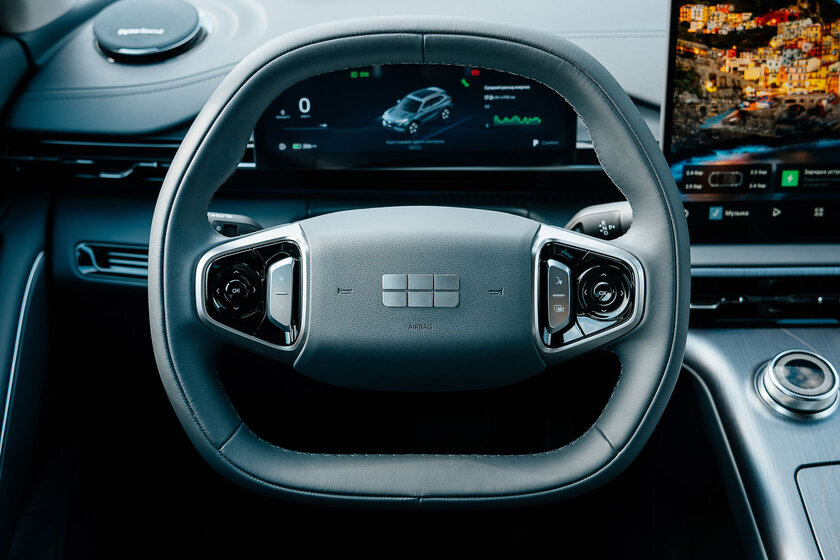 Первый электрокар Geely в России — обзор EX5. Готов ли он к нашей зиме, дорогам и розеткам — Знакомство. 35