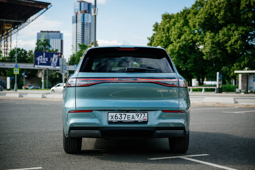 Первый электрокар Geely в России — обзор EX5. Готов ли он к нашей зиме, дорогам и розеткам — В путь. 3