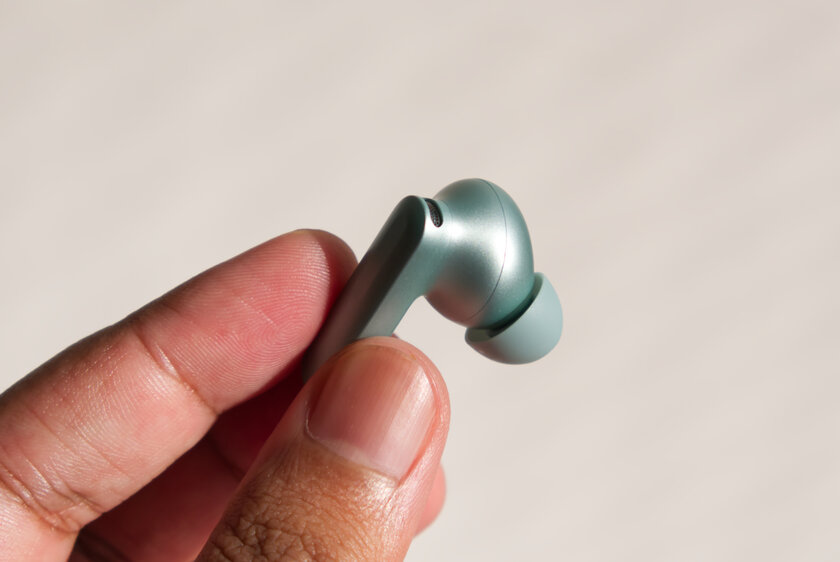 Шумодав в этих наушниках — это просто зверь. Обзор OnePlus Buds 4 и сравнение с предшественниками — Микрофон. 1