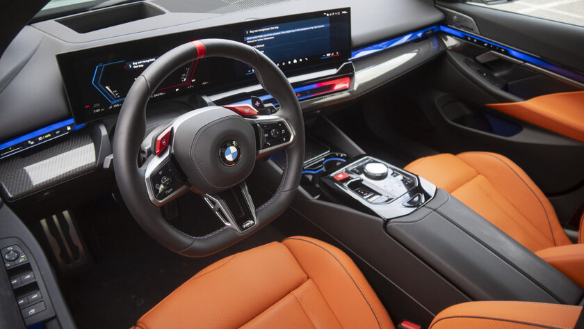 Яркий спорткар на 717 лошадей с огромным багажником: обзор универсала BMW M5 Touring — Мотор и багажник. 16