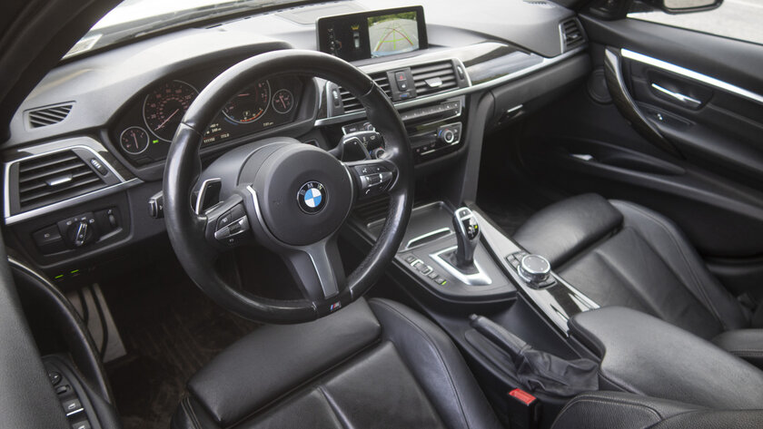 Яркий спорткар на 717 лошадей с огромным багажником: обзор универсала BMW M5 Touring — Мотор и багажник. 17