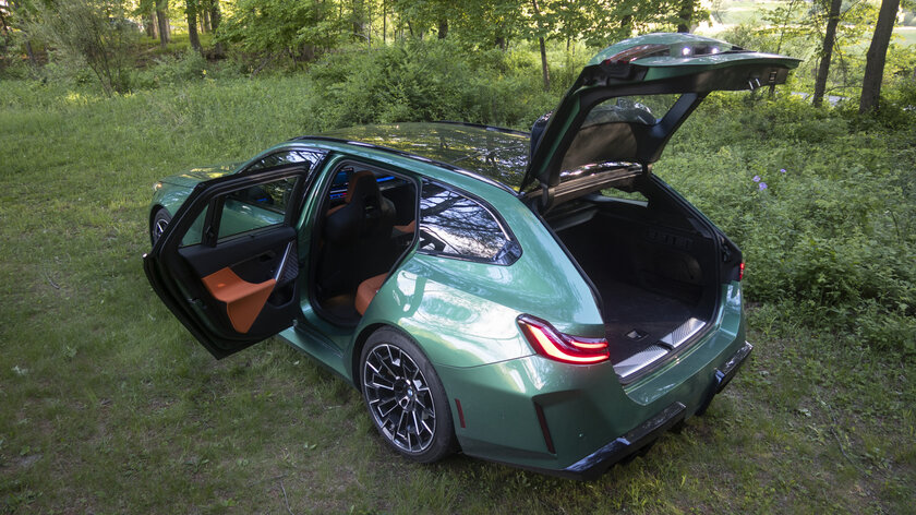 Яркий спорткар на 717 лошадей с огромным багажником: обзор универсала BMW M5 Touring — Мотор и багажник. 34