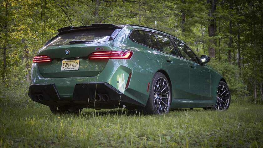 Яркий спорткар на 717 лошадей с огромным багажником: обзор универсала BMW M5 Touring — Отзыв. 1