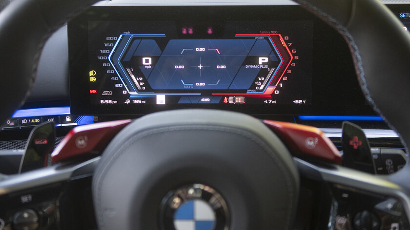 Яркий спорткар на 717 лошадей с огромным багажником: обзор универсала BMW M5 Touring — Слишком новаторский салон. 3