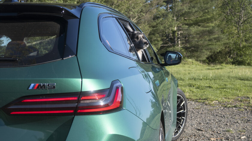 Яркий спорткар на 717 лошадей с огромным багажником: обзор универсала BMW M5 Touring — Ощущения от вождения. 4