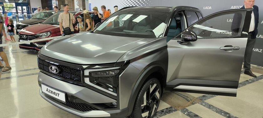 Ещё один прототип крутой Lada Azimut: в серо-стальном исполнении с тёмно-зелёной обивкой салона
