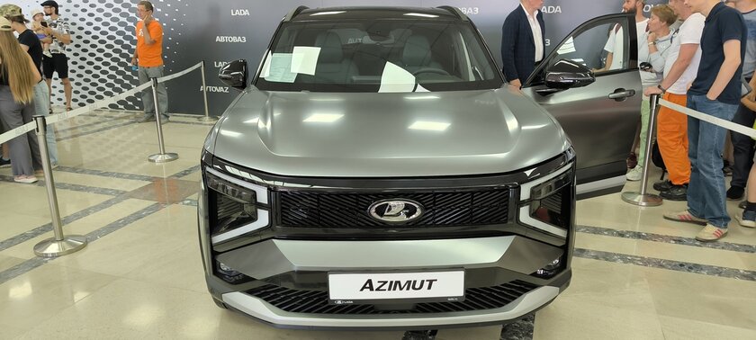 Ещё один прототип крутой Lada Azimut: в серо-стальном исполнении с тёмно-зелёной обивкой салона