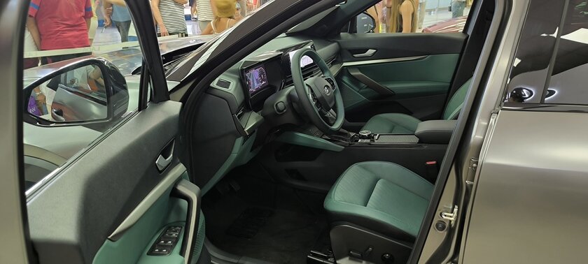 Ещё один прототип крутой Lada Azimut: в серо-стальном исполнении с тёмно-зелёной обивкой салона