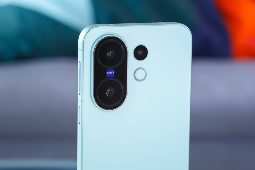Дождались — компактный, мощный, и автономный (!) камерофон. Обзор vivo X200 FE — Дизайн. 5