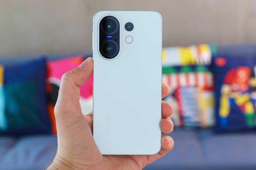 Дождались — компактный, мощный, и автономный (!) камерофон. Обзор vivo X200 FE — Отзыв. 1