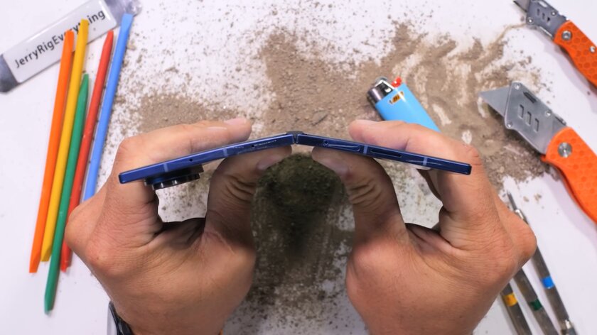 Складной Galaxy Z Fold7 оказался очень прочным: блогер не смог его сломать