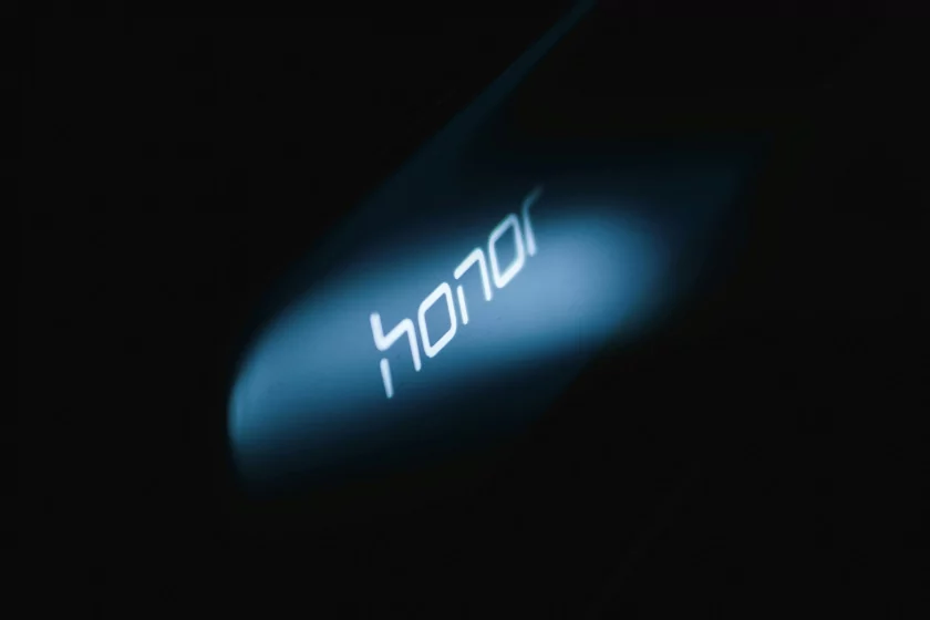 HONOR готовит к производству смартфон с аккумулятором 10 000 мА·ч