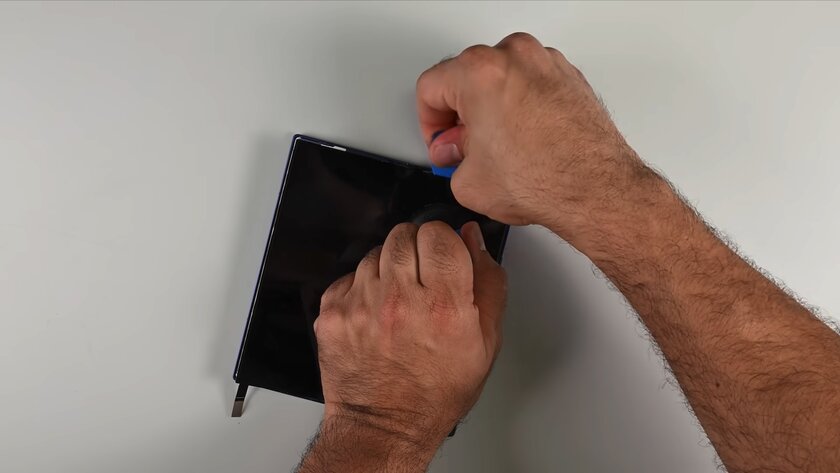 iFixit оценила Galaxy Z Fold 7 на 3 из 10 баллов: смартфон практически не поддаётся ремонту
