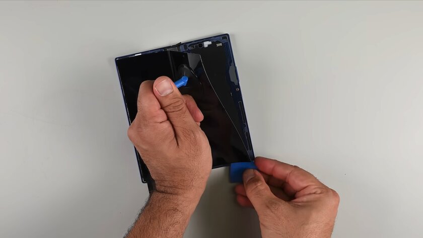 iFixit оценила Galaxy Z Fold 7 на 3 из 10 баллов: смартфон практически не поддаётся ремонту
