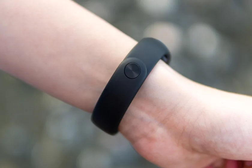 Теперь полностью симметричный. Обзор Xiaomi Smart Band 10 — Дизайн. 4
